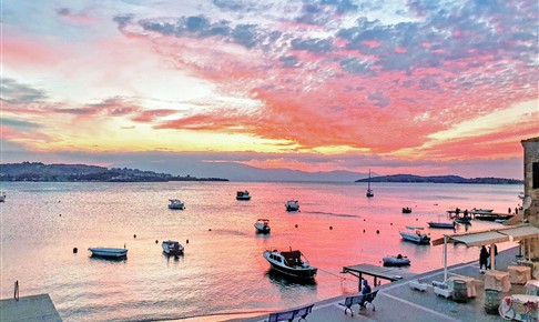 Midilli Konak İzmir Foça Eski Foça