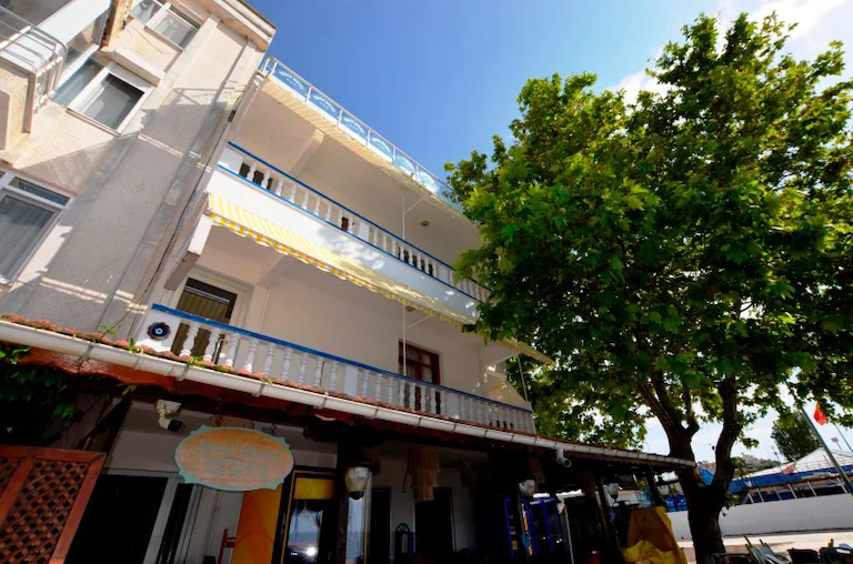 Şeref Motel Balıkesir Avşa Adası İskele Caddesi