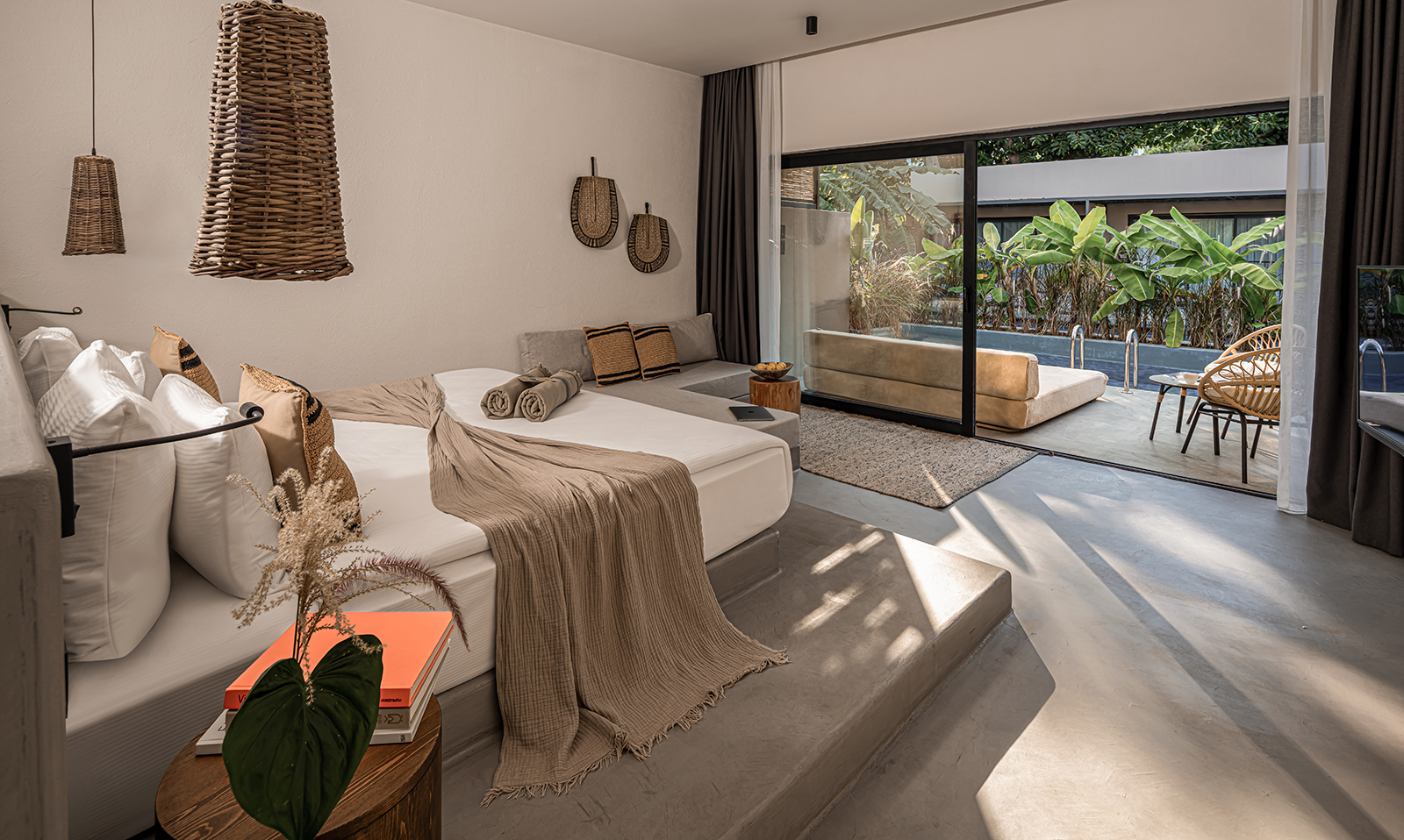 Balmy Garden Swim Up Oda