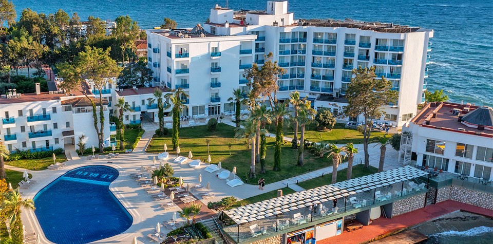 Le Bleu Hotel & Resort