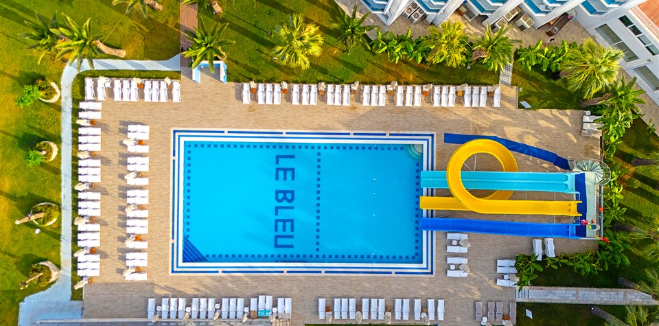 Le Bleu Hotel & Resort