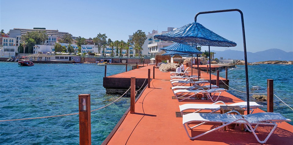 Le Bleu Hotel & Resort