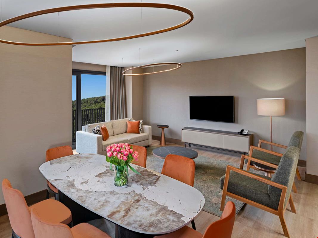 Deluxe Three Bedroom Suite 3+1