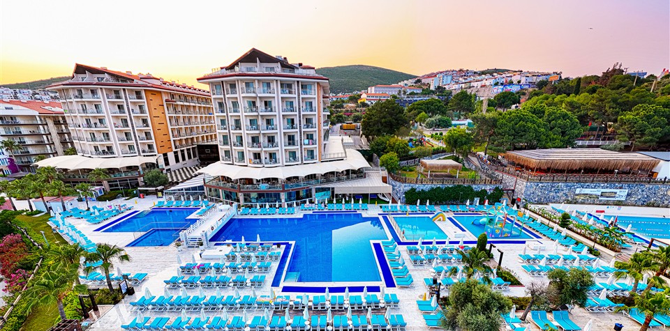 Ramada Resort Kusadası by Wyndham & Golf Hotel