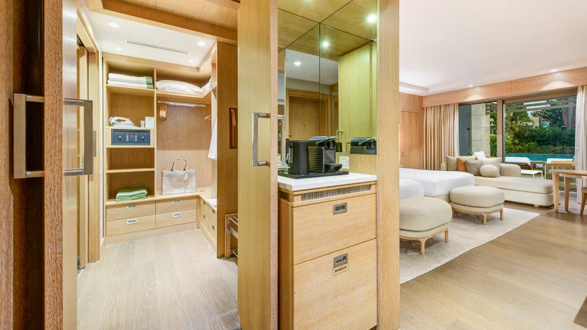 Pearl Pool Room
