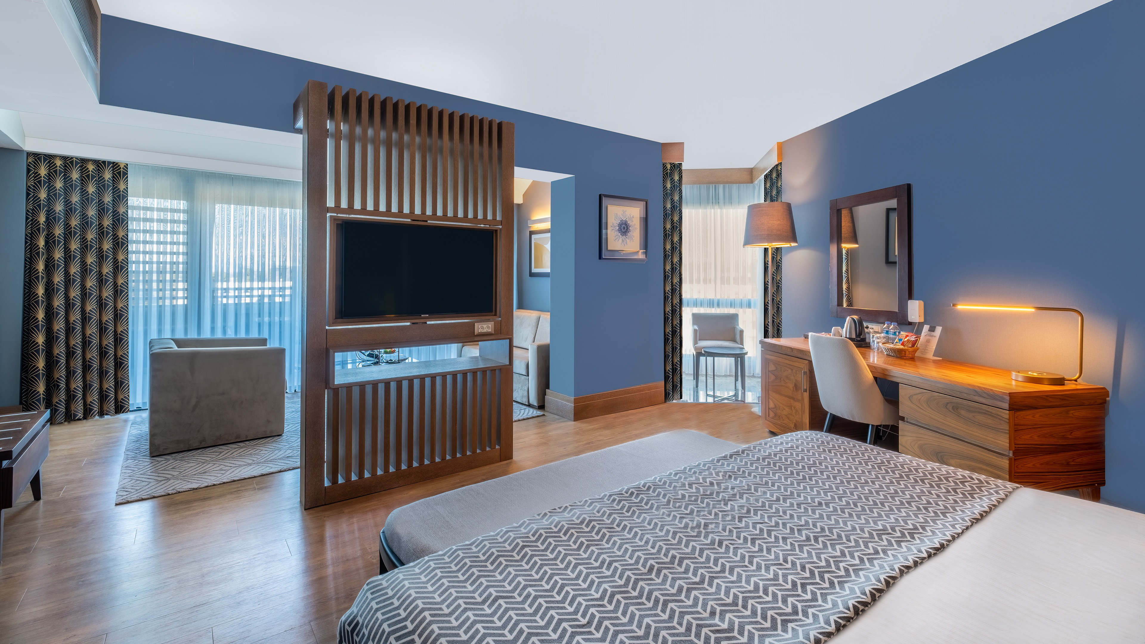 Senior Suit Kara Tarafı