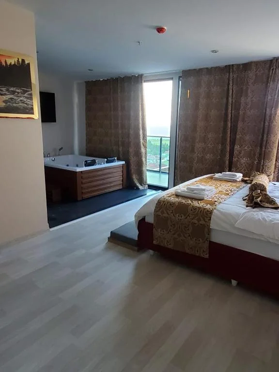 Deluxe Balkonlu Oda (Balkonlu, Jakuzi)