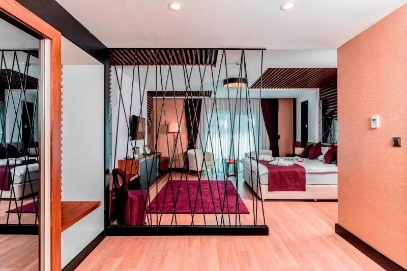 Junior Suit Oda, Havuz Manzaralı