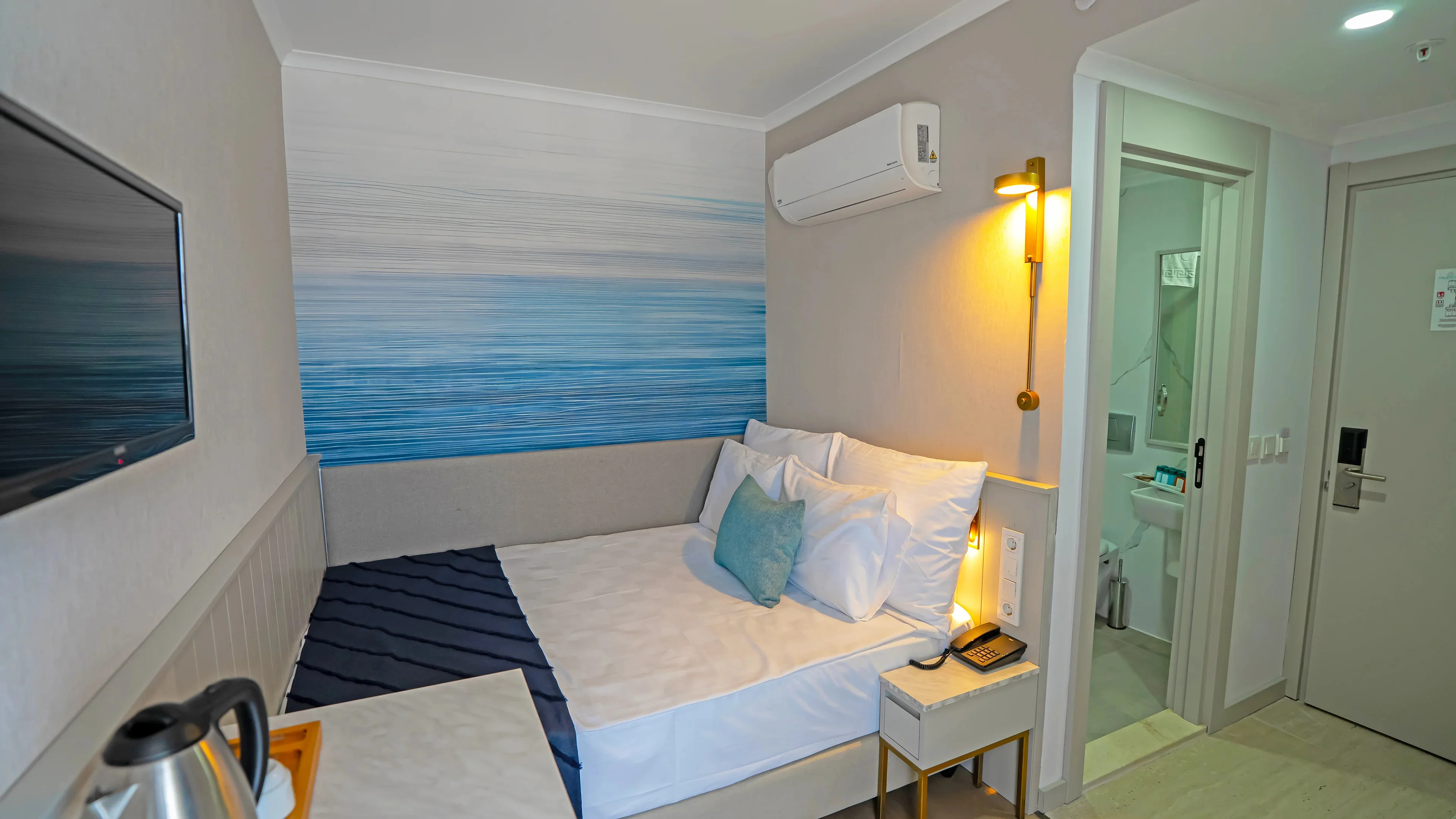 Promo Room, Land View