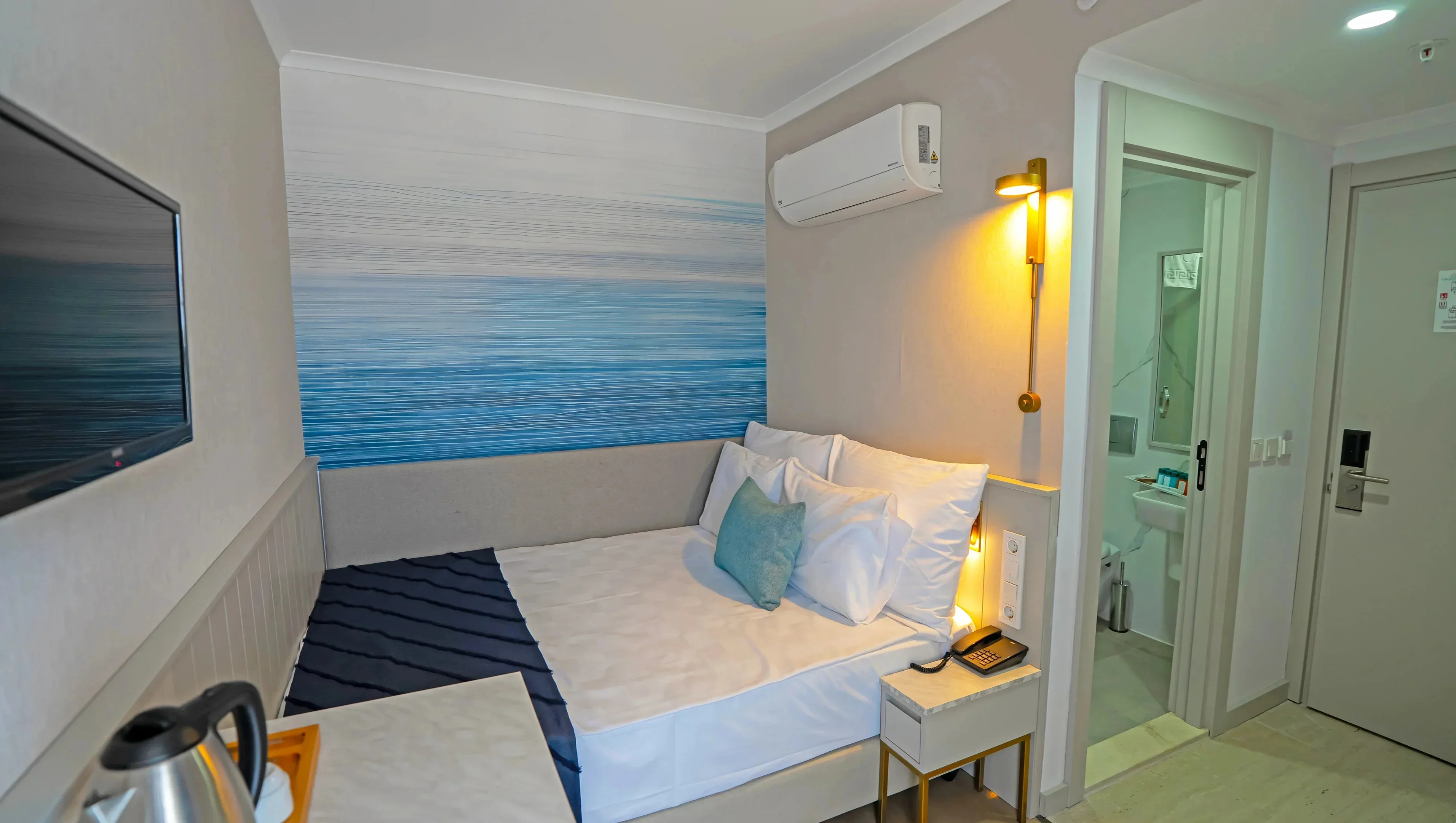 Economy Promo Room, Land View