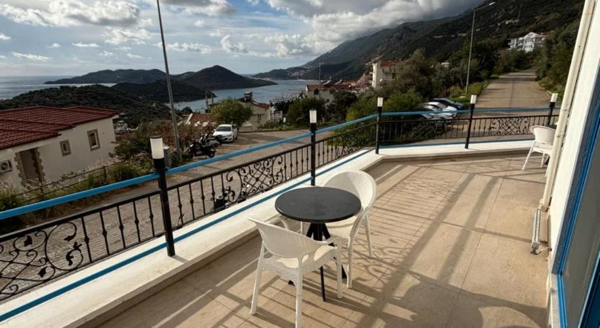 Teras Zemin Kat Oda, Deniz Manzaralı (Teraslı)