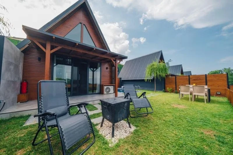 Deluxe Bungalow Room, Pool View