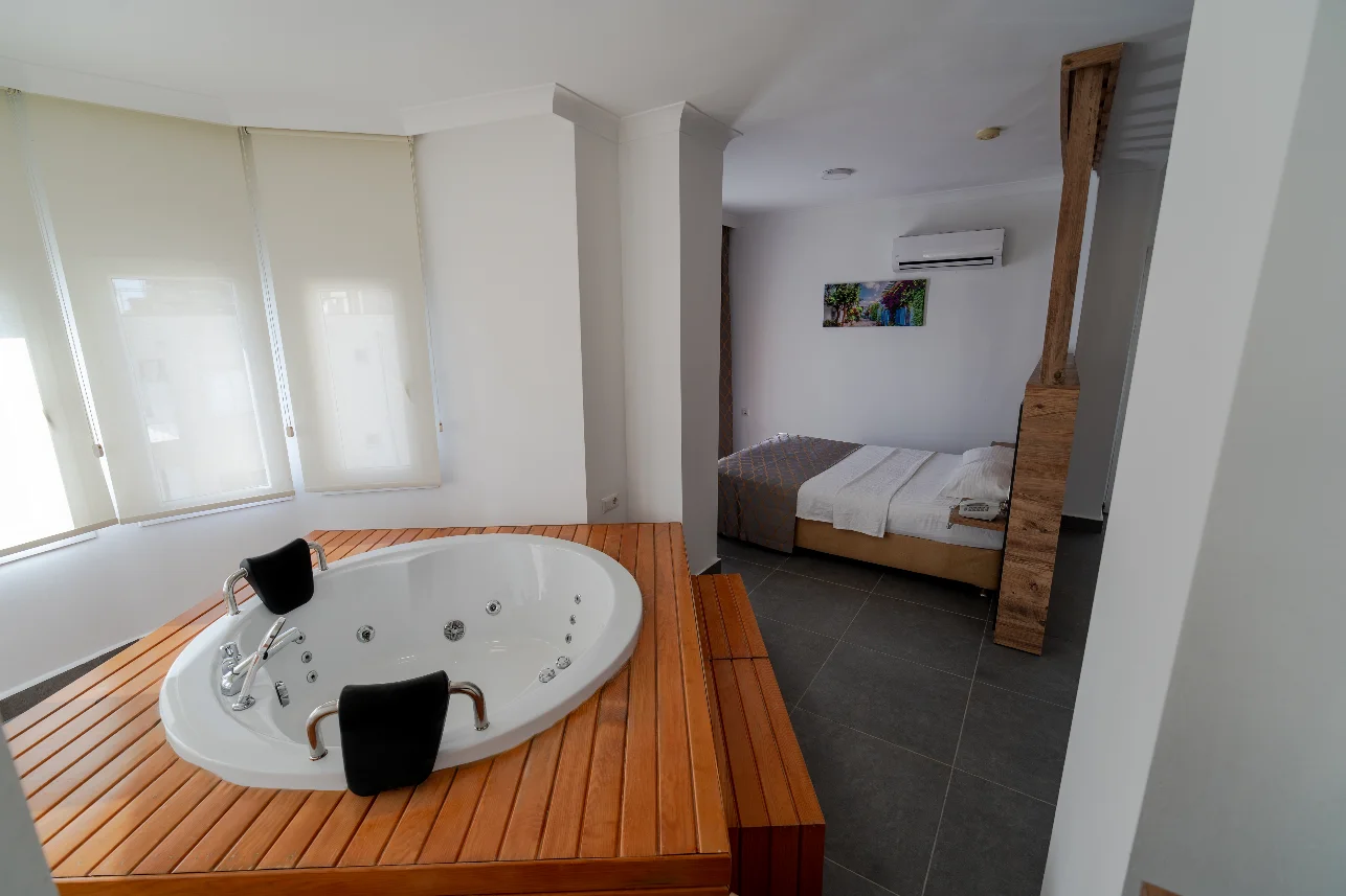 Standard Room, Sea View (3 Person, Jacuzzi)