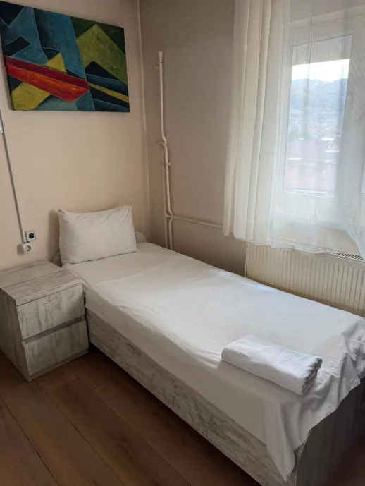 Tek Kişilik Balkonsuz Tek Yataklı Oda