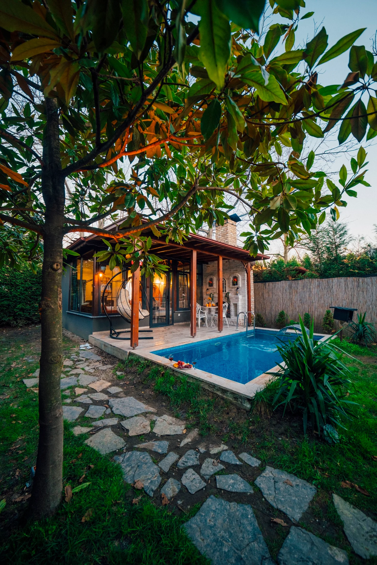 Bungalow With Private Heated Pool And Fireplace