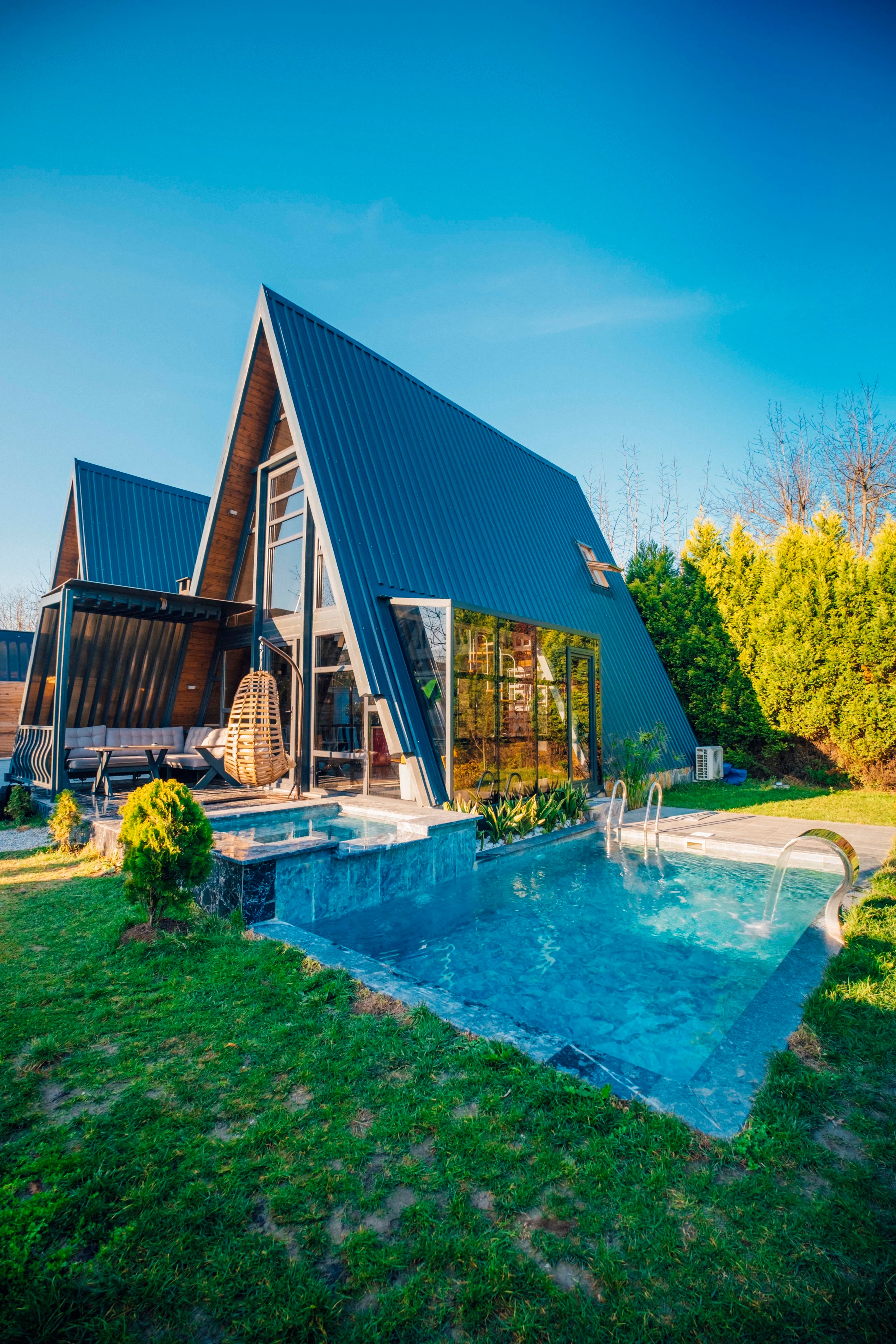 Bungalow With Private Heated Pool, Fireplace, And Bathtub