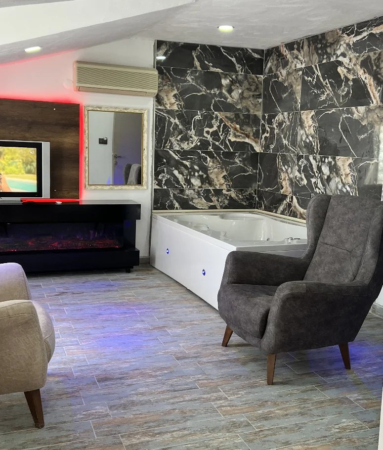 Honeymoon Suite Room (Jacuzzi)