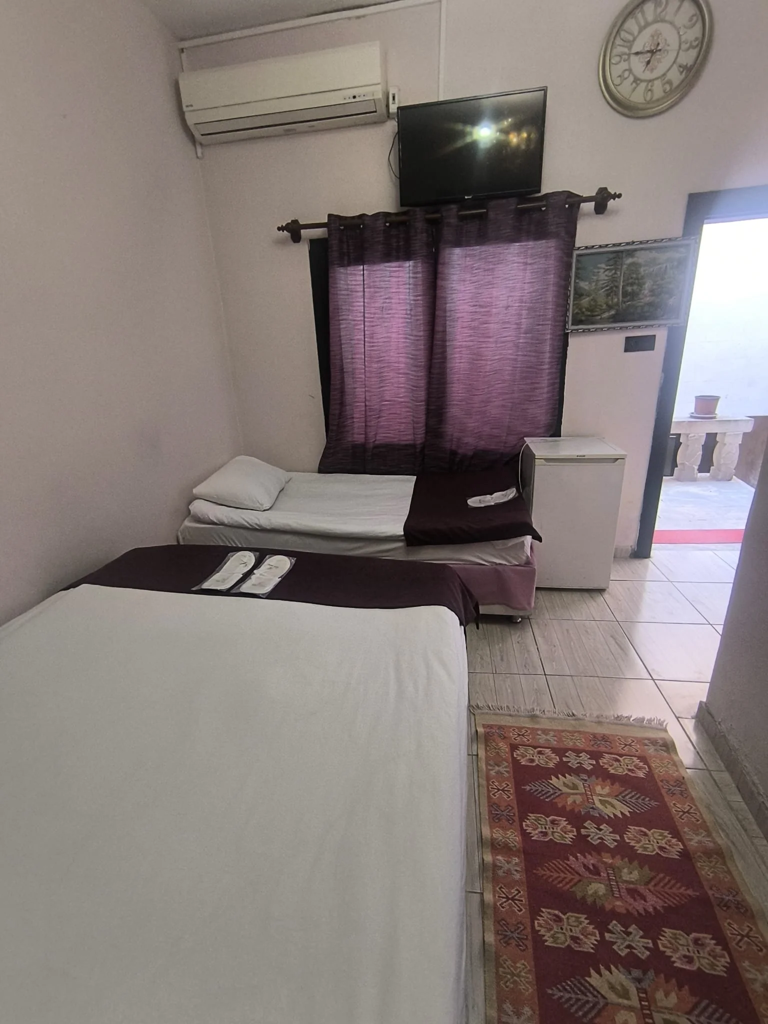 Economy Room