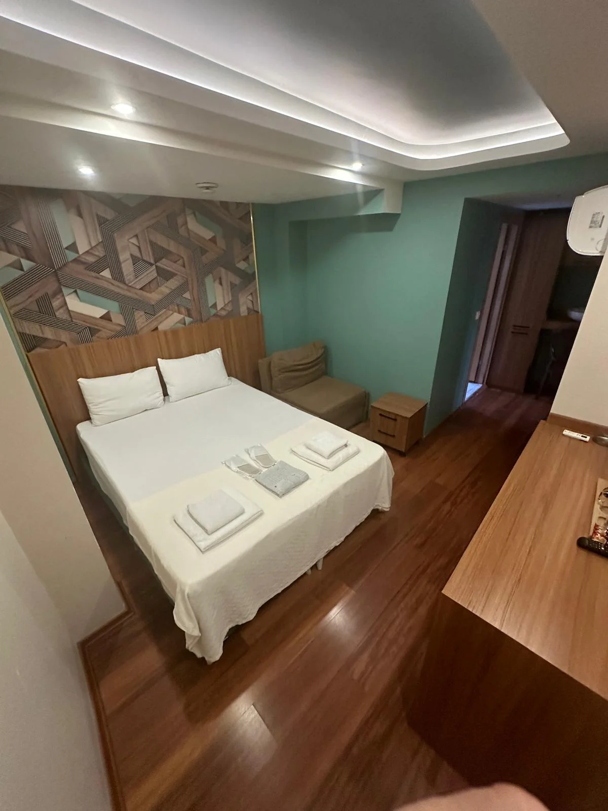 Economy Room (3 Person, Has No Window)