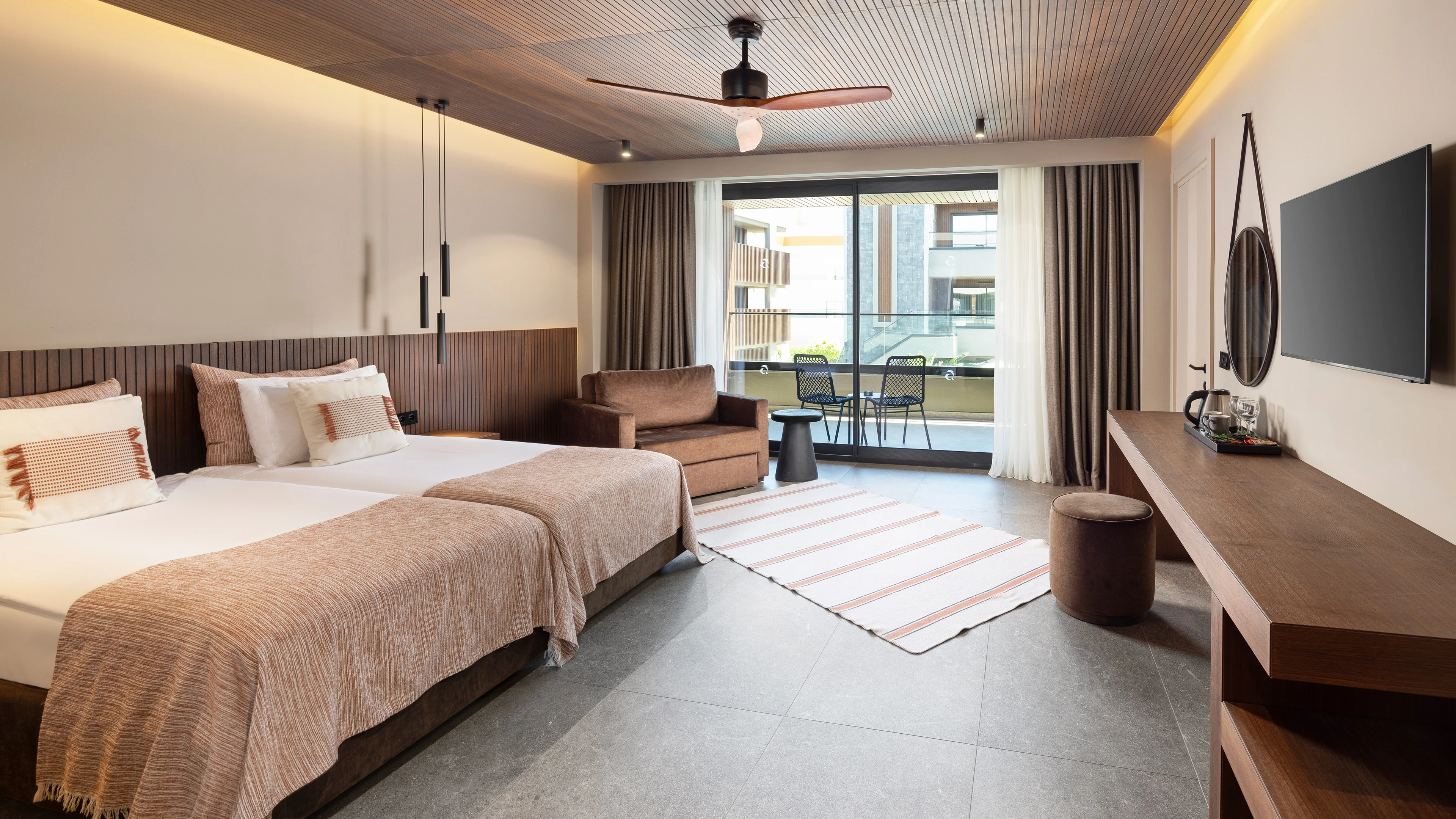 Bungalov, Havuz Manzaralı