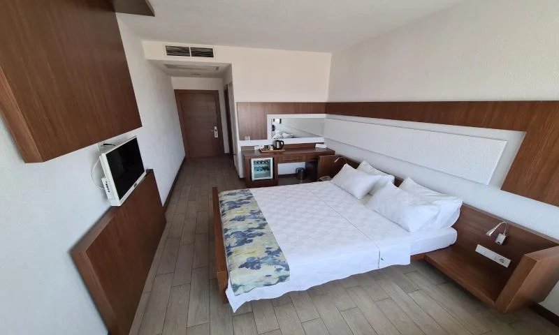 Standard Room, Land View