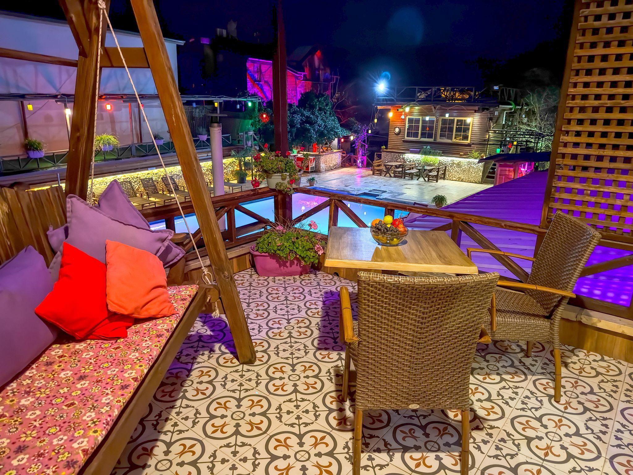 Suit Teras Oda, Havuz Manzaralı (Teraslı)