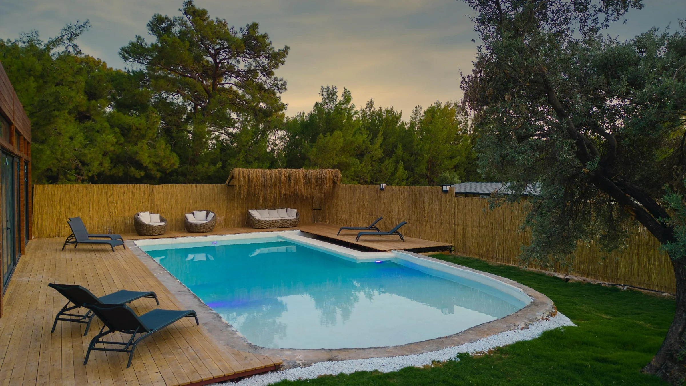 Villa, Havuz Manzaralı