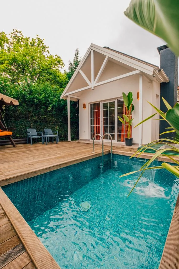 Bungalow, Pool View