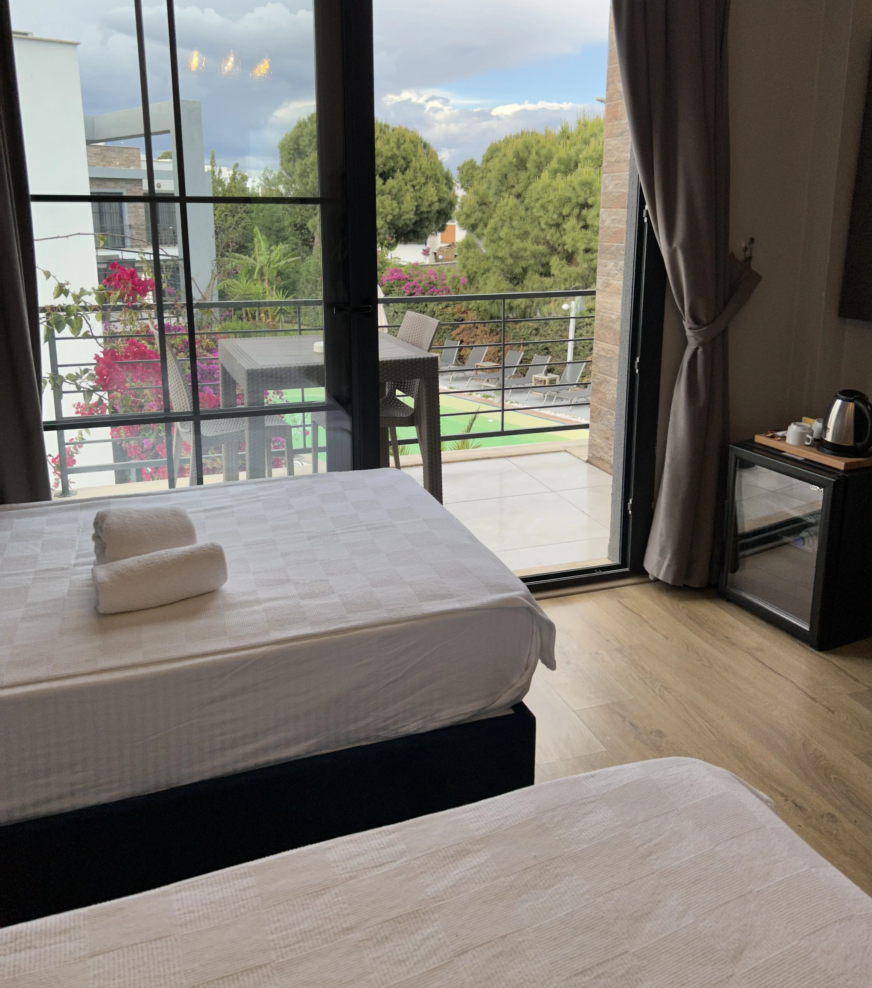 Deluxe Room, Pool View (Balcony)