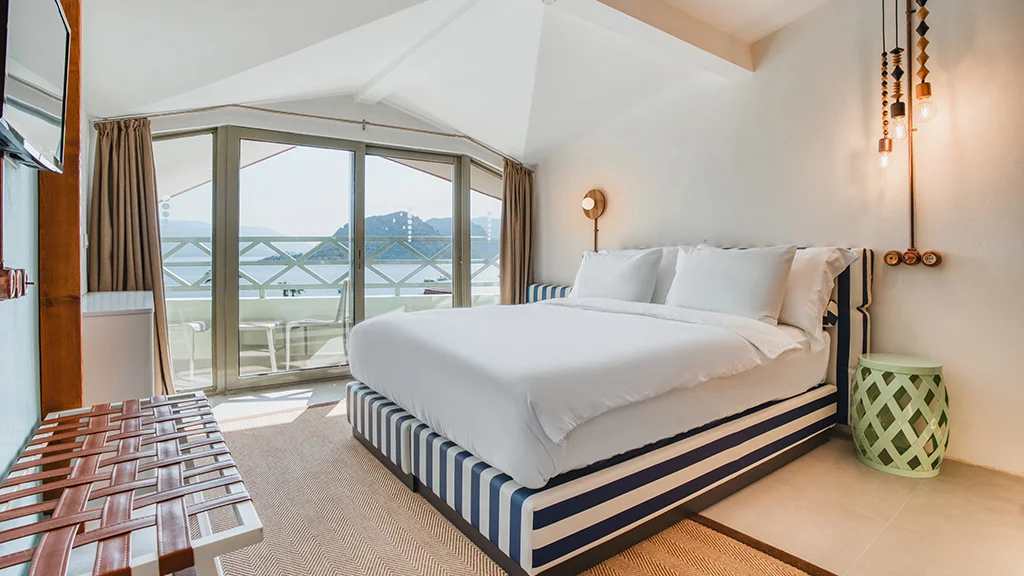 Loft Room, Sea View