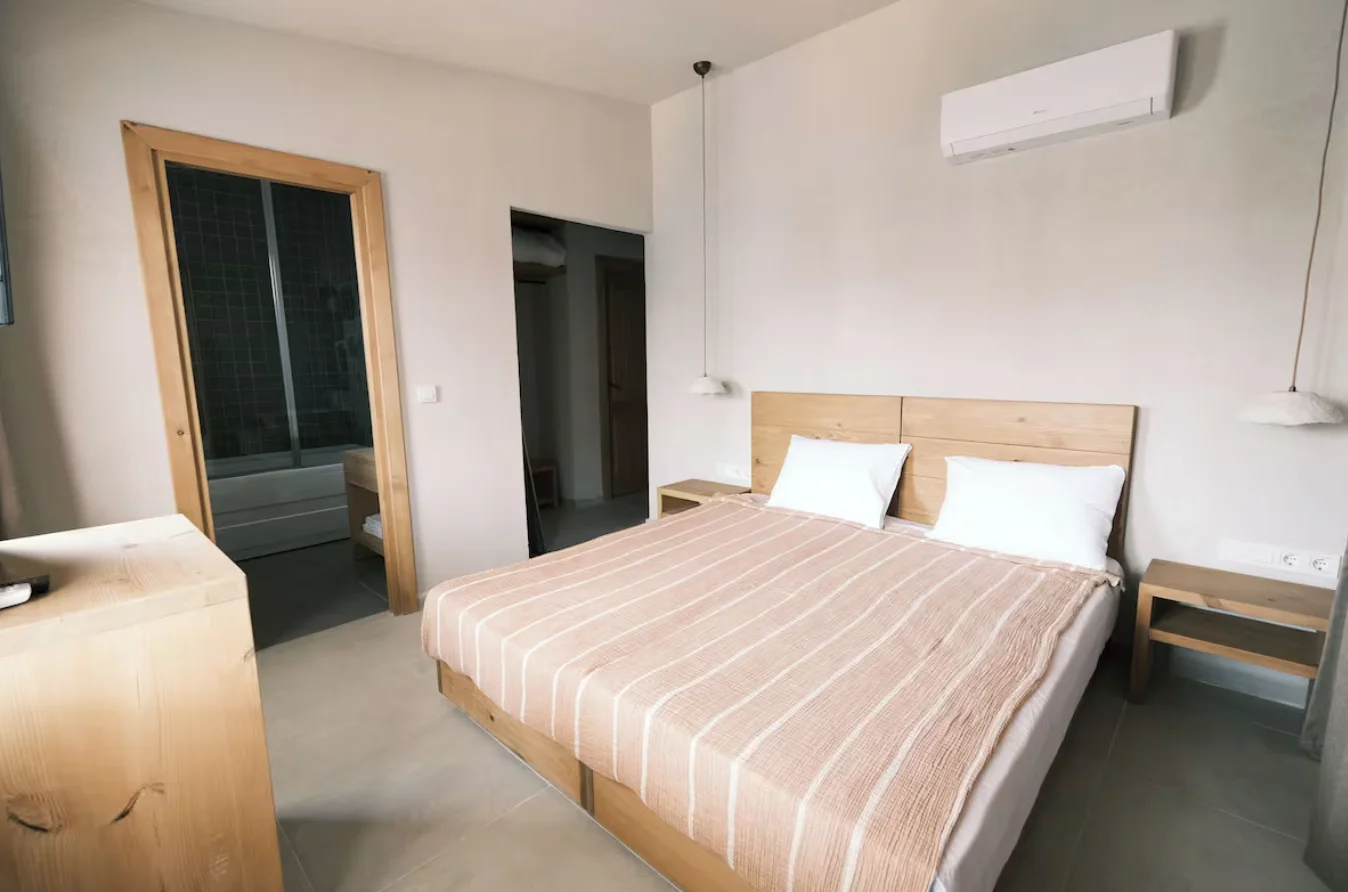 Deluxe Queen Room (Balcony)