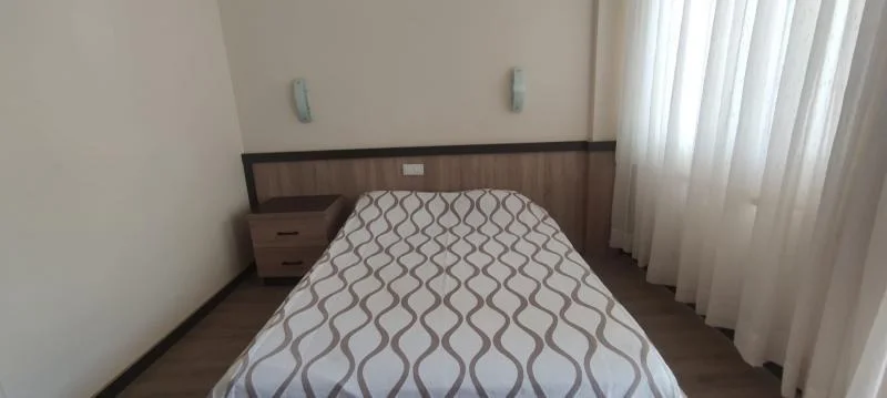 Aile Odası, Kara Manzaralı (Balkonlu)