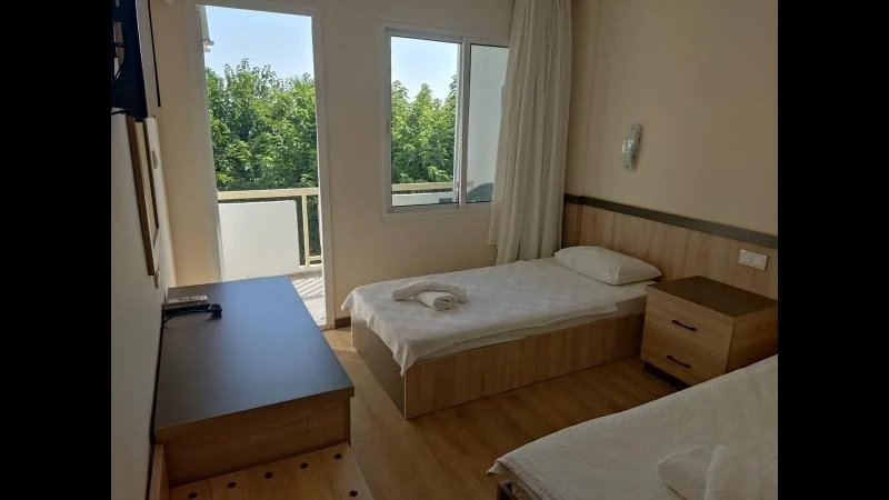 Iki Ayrı Yataklı Oda, Deniz Veya Bahçe Manzaralı (Balkonlu)