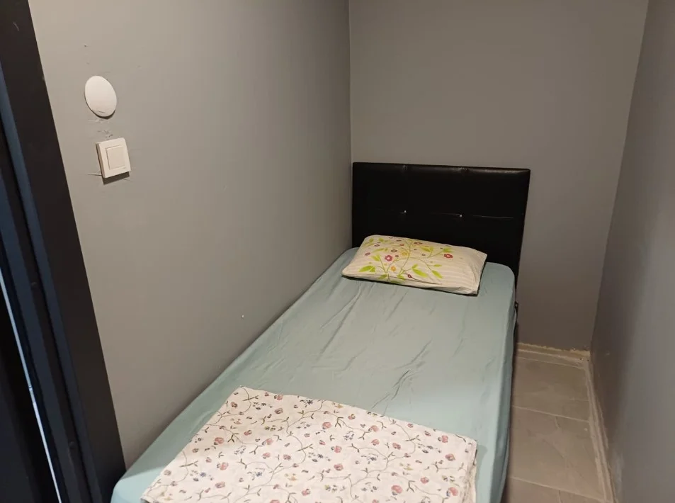 Ekonomik Iki Ayrı Yataklı Oda (Penceresiz)