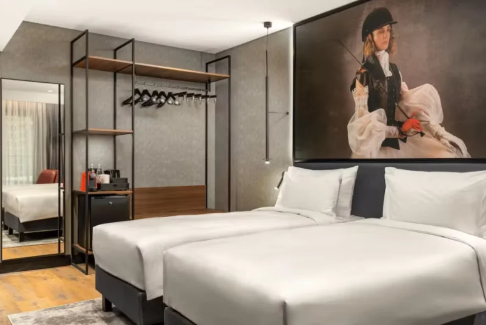 Standart Oda, Şehir Manzaralı