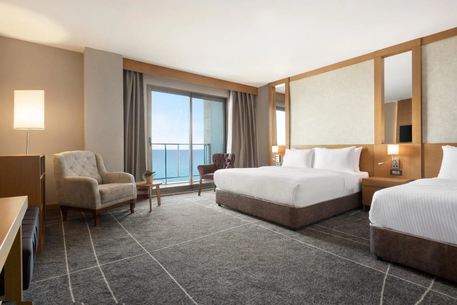 Corner Room, Sea View