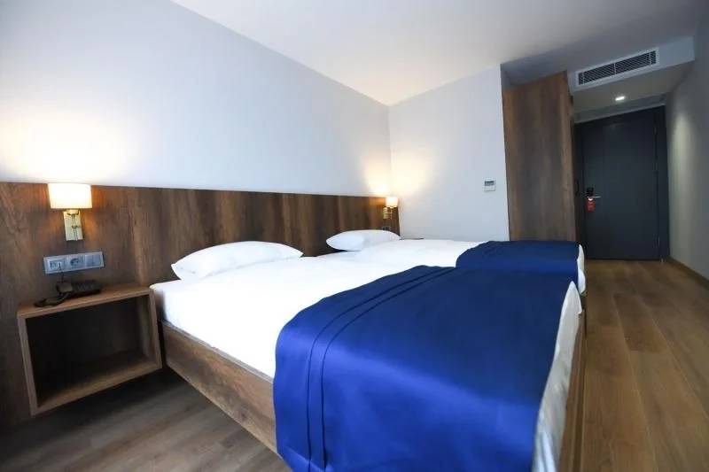 Standart Oda, Kara Manzaralı (3 Kişilik, Balkonsuz)