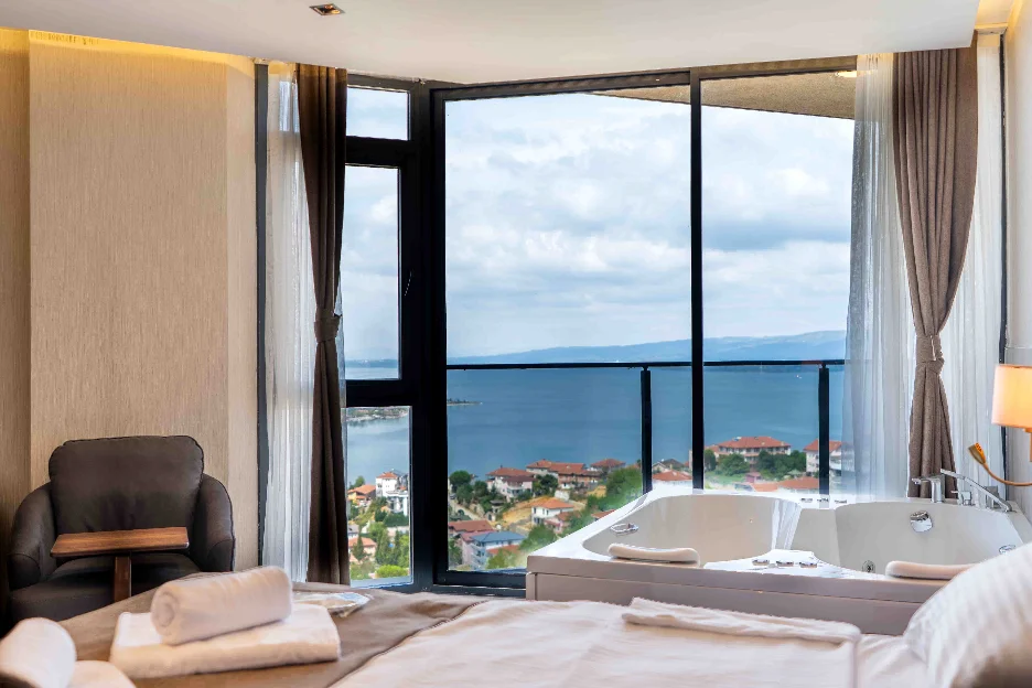 Deluxe Room, Lake View