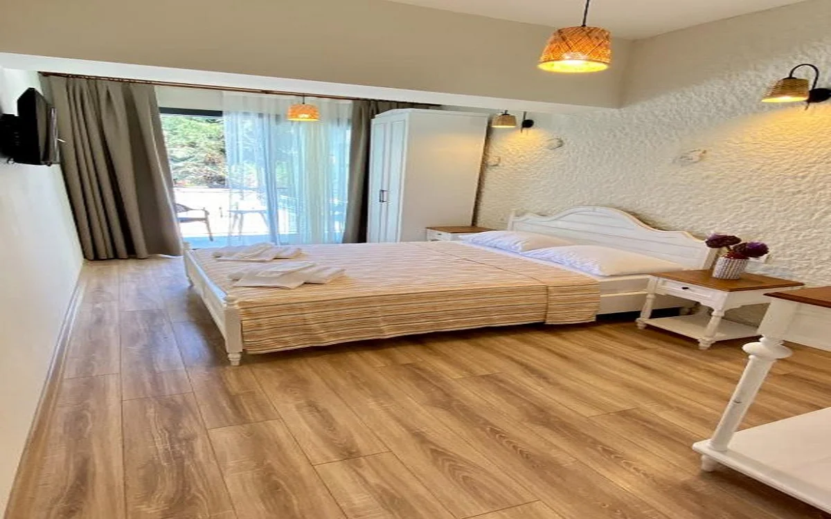 Aile Odası, Avlu Manzaralı