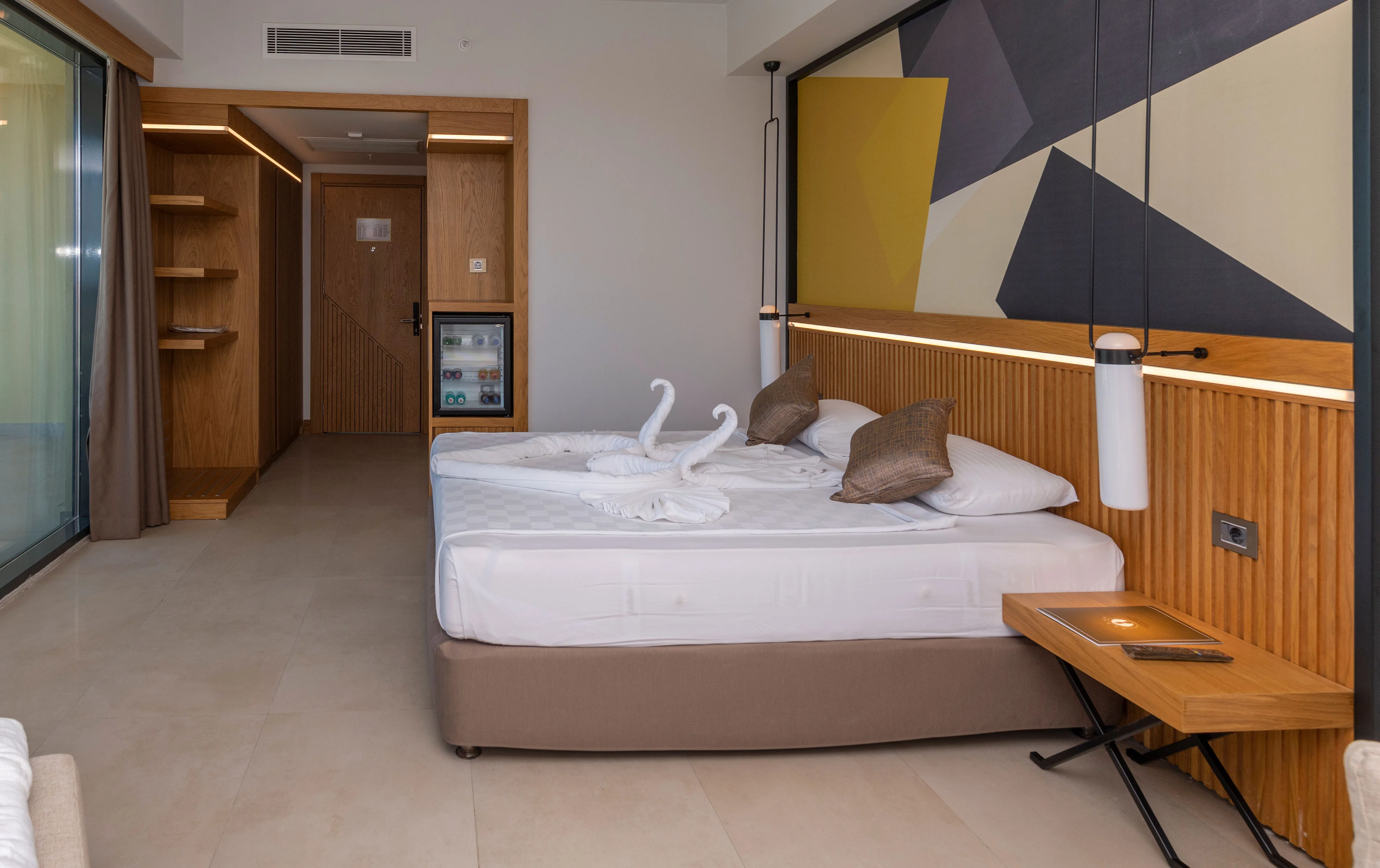 Luxury Oda, Kara Manzaralı