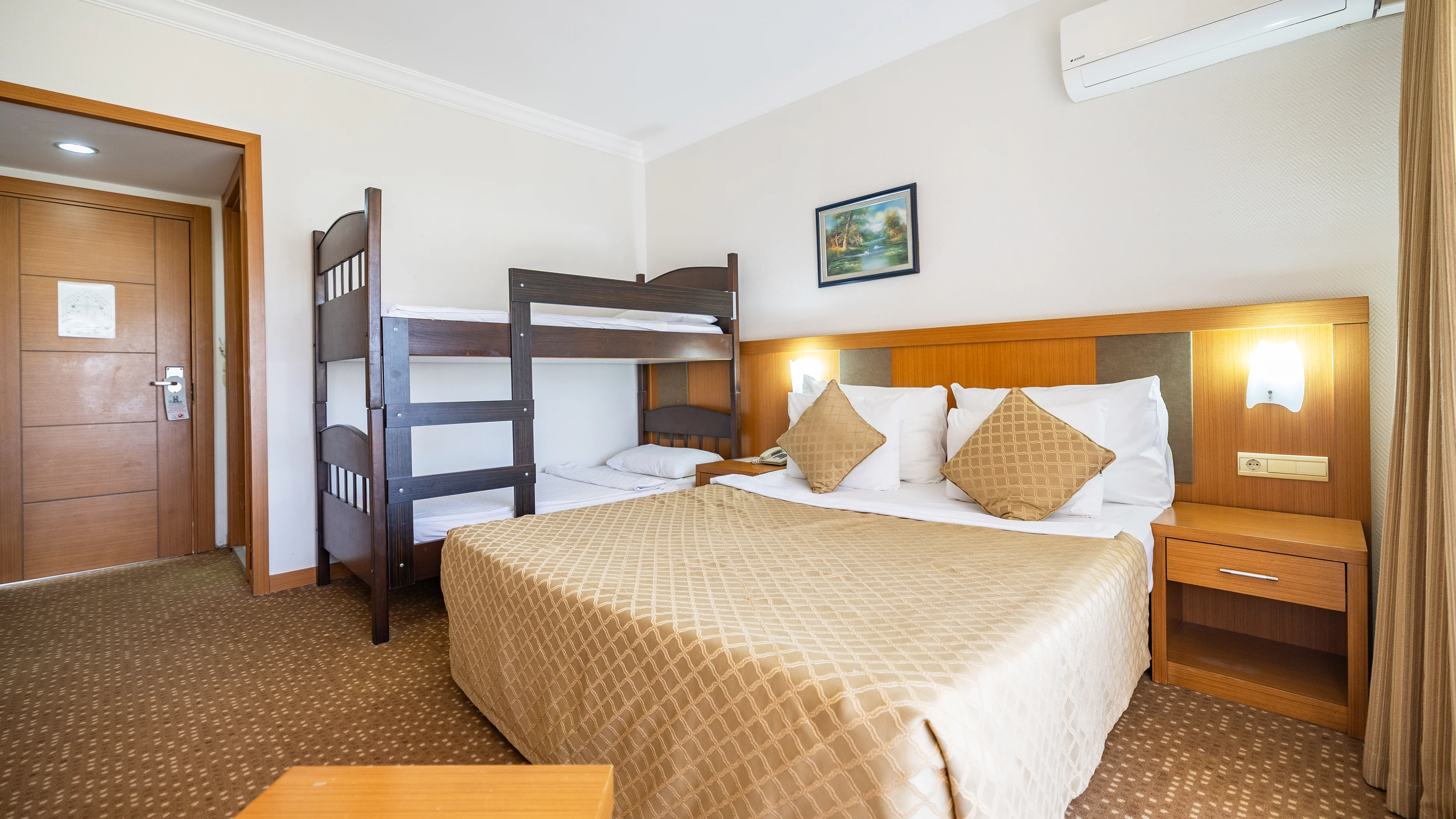 Bunked Room, Land View