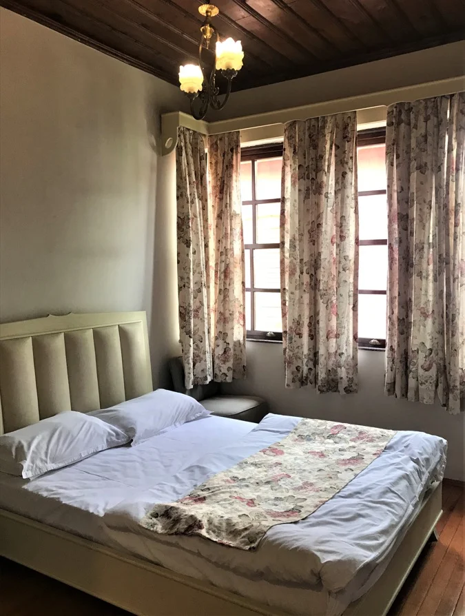 Standart Oda, Cadde Manzaralı