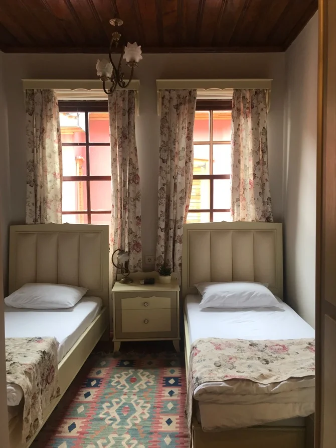 Iki Ayrı Yataklı Oda, Şehir Manzaralı