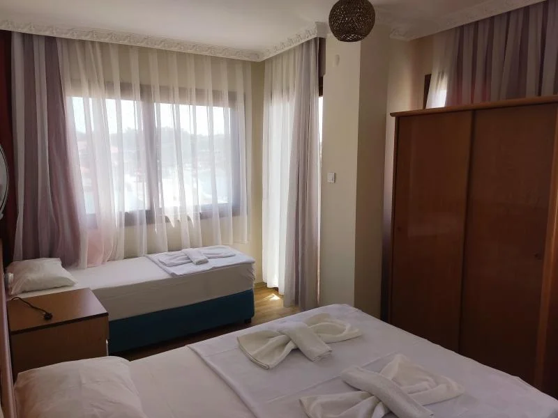 Triple, Bahçe Manzaralı, Balkonlu