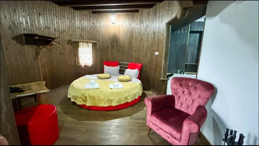 Villa, Havuz Manzaralı