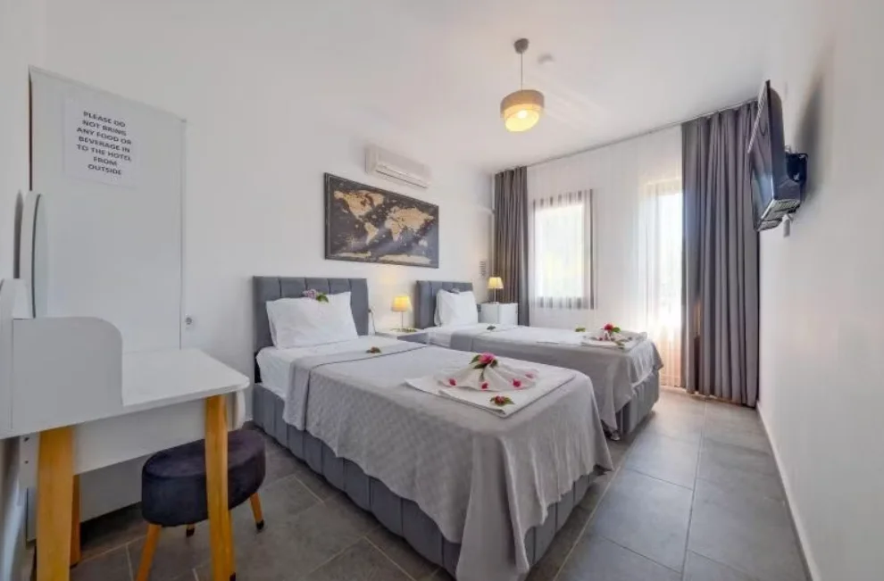 Standart Oda, Havuz Manzaralı (Balkonlu)